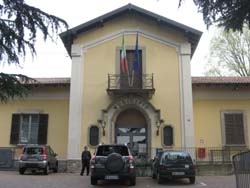 Il palazzo comunale a Barasso